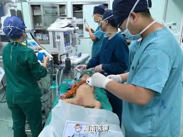 长出小鸡鸡有了蛋蛋这两名1岁女婴怎么啦