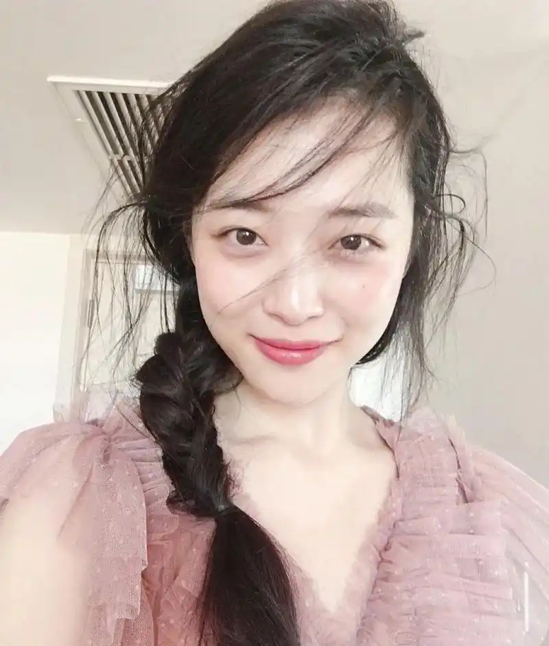 崔雪莉#头像 你有多久没没有自己一个人吹吹海风了 - 抖音