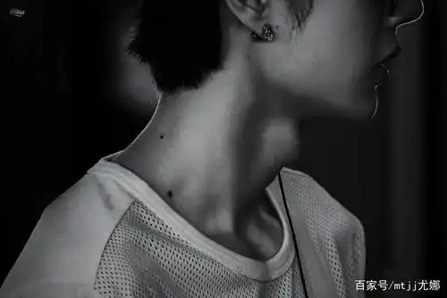 王一博喉结照!粉丝:吞口水了