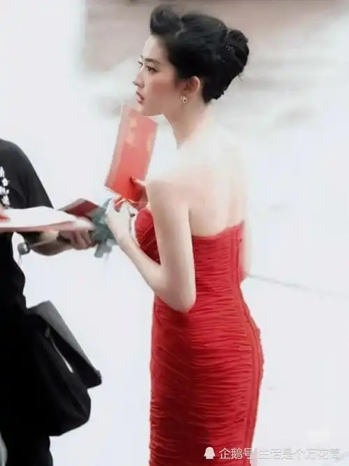 穿红裙的刘亦菲也太美丽典雅了吧!_网易订阅