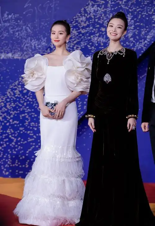 当刘诗诗倪妮同穿高定裙走红毯,终于见识到女性体态美的最高境界