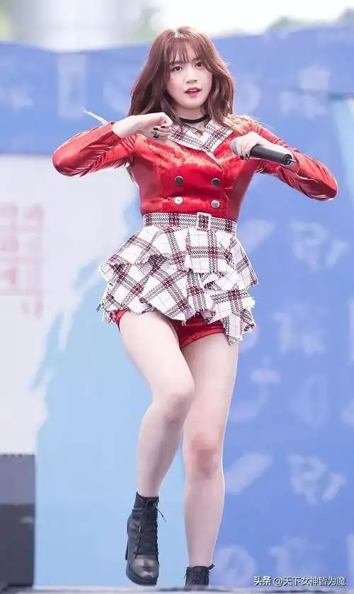 韩国女子hellovenus组合黑色丝袜和美腿台上劲舞