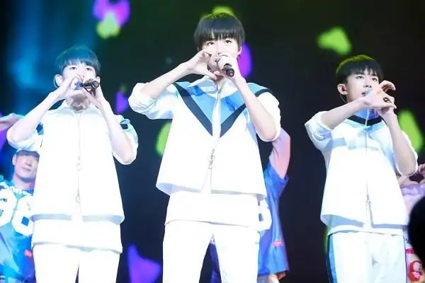 你觉得如今的《tfboys》组合与当年《小虎队》哪个更火爆?