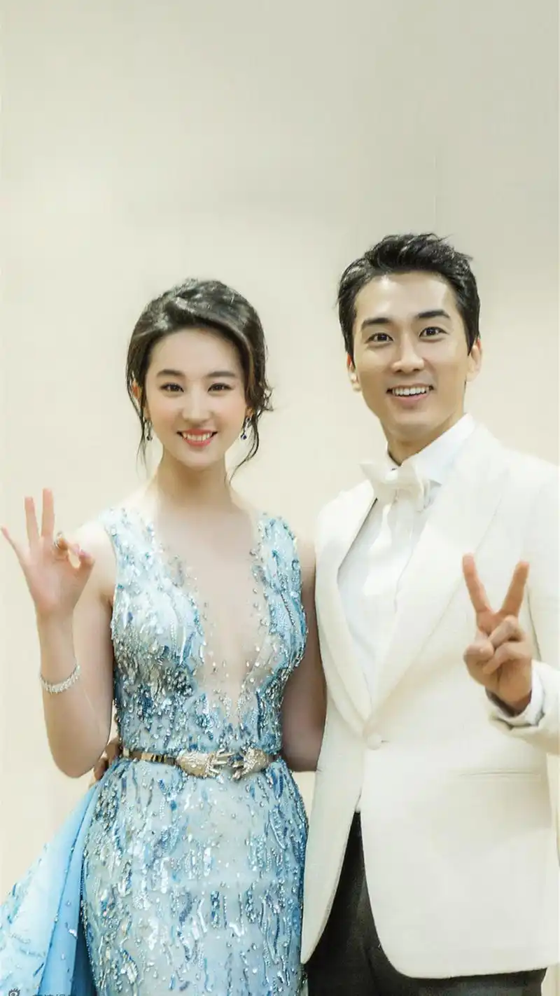 刘亦菲宋承宪甜蜜合影图片手机壁纸下载