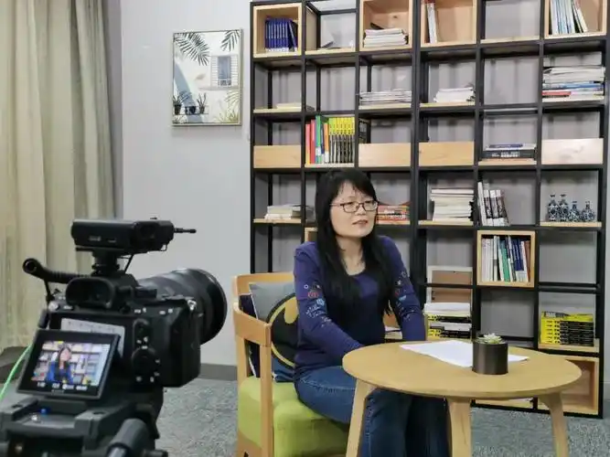 钱江学者特聘教授黄敏刻苦钻研精于学术