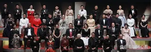 但你看这张全家福的影帝影后欢聚图,却少了当晚已经在现场出现过的