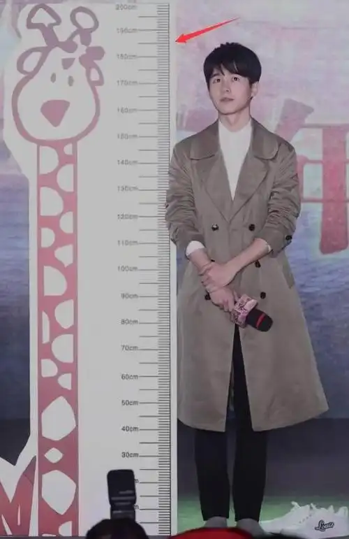 心疼鹿晗关晓彤身高遭质疑跟她合照会碰到金秀贤式尴尬