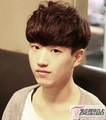 男生帅气蘑菇头发型这样剪呆萌时髦显脸小