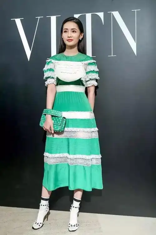 绑带高跟女人味十足一字带性感简约那些李沁脚跟下的定海神针