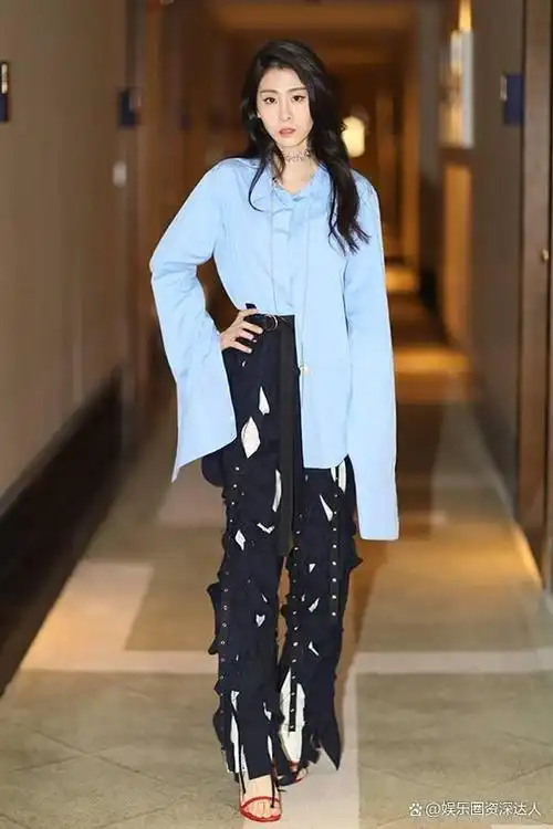 2021年,张碧晨推出《星空剪影》.这首歌非常具有感染力.