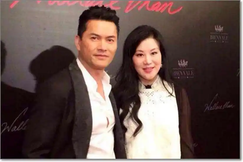 61岁吕良伟近照,三婚妻子貌美如花,儿子的长相却让人意外!