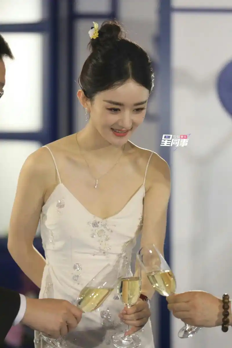 众所周知,视觉中国出了名的滤镜杀手,明星的真实状态在视觉中国