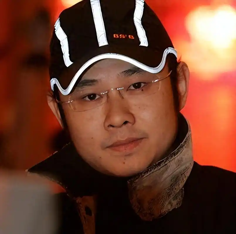 刀郎离婚30年前妻含泪自述他住豪宅我却一无所有