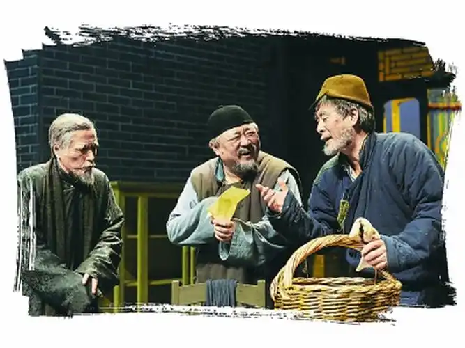 "狄仁杰"梁冠华:妻子是人艺女神,恩爱33年女儿28岁,家庭幸福