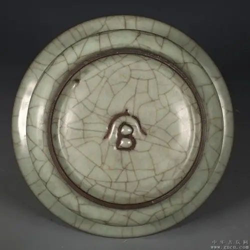 宋官窑官字款折沿洗