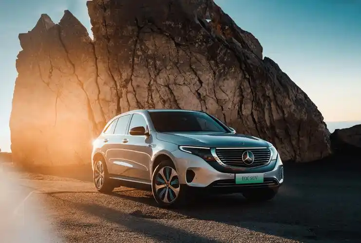 奔驰汽车图片(世界上第一辆奔驰汽车图片)