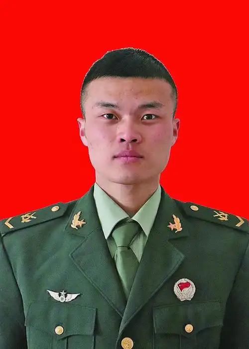 中部战区陆军某特战旅电子技师王克宽永争第一的尖兵班长