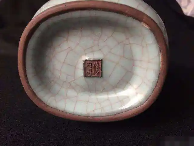 南宋官窑后世称为修内司官窑有些带有修内司底款的瓷器是真的吗