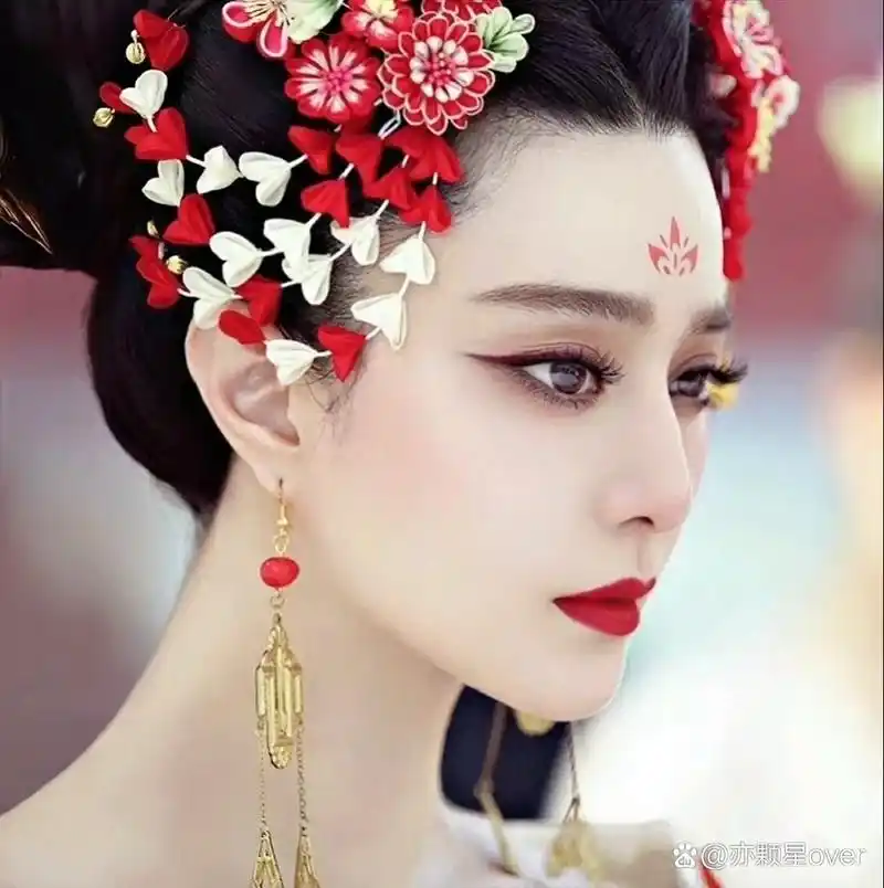 娱乐圈爆料八卦~  1,范冰冰现在也算是变相地养着男友,每个月她都会给