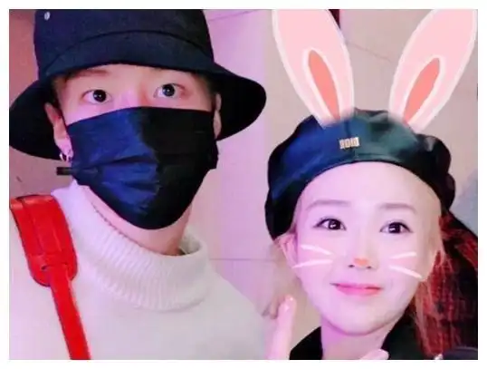 18岁范丞丞和女友亲密照流出网友这是要走姐姐范冰冰的老路