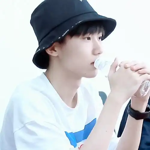 马嘉祺 好香的天鹅颈 好男的喉结#马嘉祺声生不息宝岛季