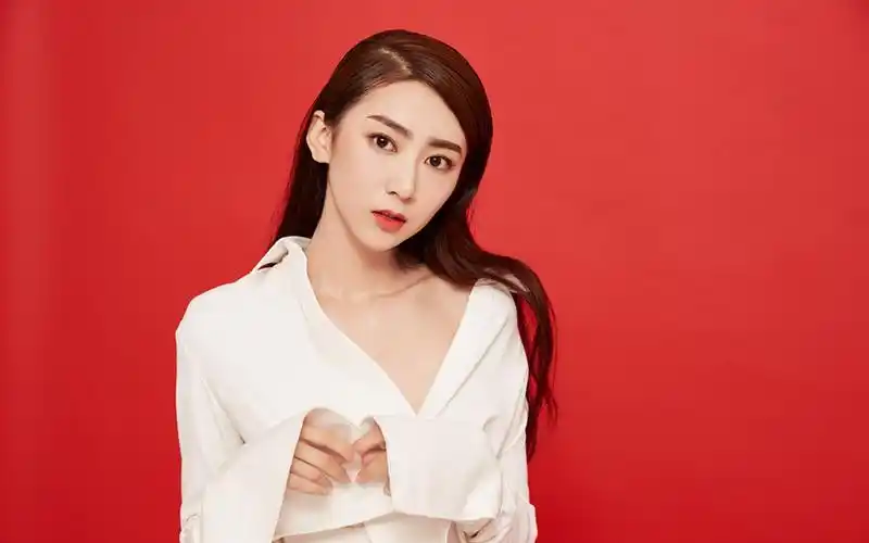 赵艺性感简约风时尚写真图片桌面壁纸