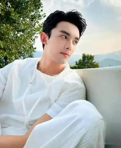 帅气男艺人颜值大比拼邓为22肖战王一博杨洋竞逐榜首