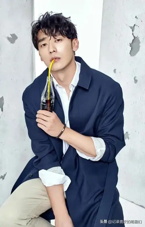 刘俊孝帅气迷人十足,行走的荷尔蒙男人味十足,魅力四射!