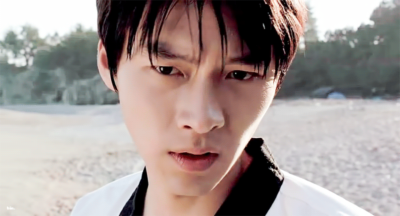 玄彬20岁神颜美图集合!玄彬出道是精致美少年,制服 温柔眼神杀