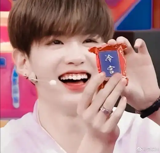 黄明昊超话#黄明昊图片#分享泰菲笑的图片真的是实名制心动(昊哥要