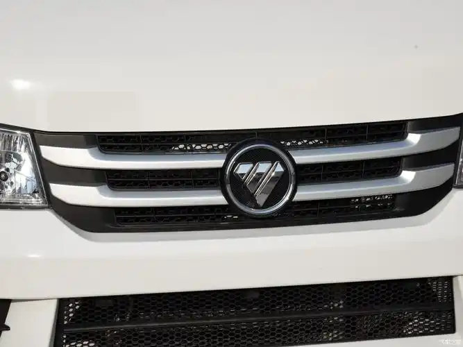 这是什么车?车标是个"三"