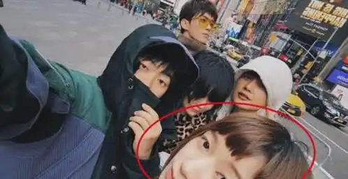 另外吴磊的这个姐姐也很爱护弟弟,比如在弟弟吴磊彻底大红时,她曾删掉