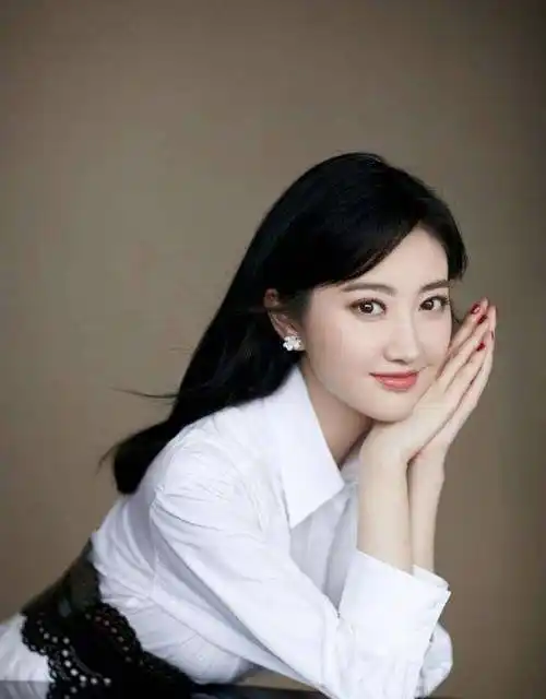 这段恋情得到了景甜父母的支持,也被无数粉丝看好,大家都以为,张继科