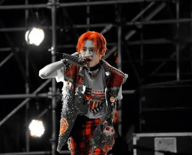 小鬼王琳凯更努力的去爱,让你明白7815就喜欢lg在舞台上的那股