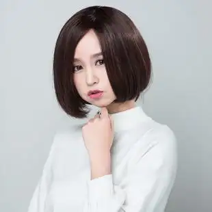 短发斜刘海女生