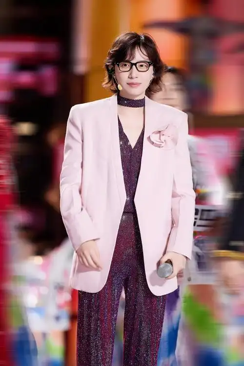 湖南卫视跨年晚会##接住2025# 【预告】李斯丹妮跨年舞台见,一起成为