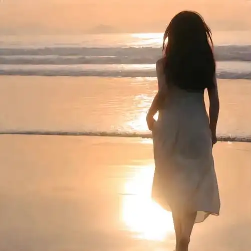 真人女生头像半身背影女头素质拿图