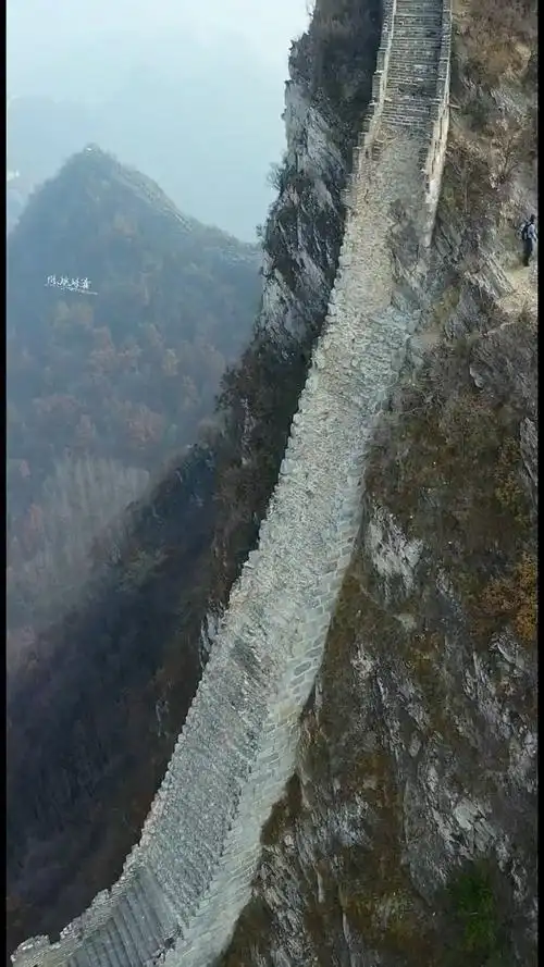 航拍#箭扣长城最陡的一段,多年来吓退不少驴友,你敢来挑战吗!