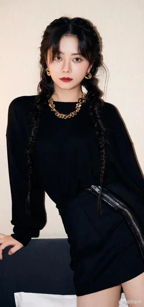 谭松韵(艺名seven,1990年5月31日出生)是中国内地的女演员.