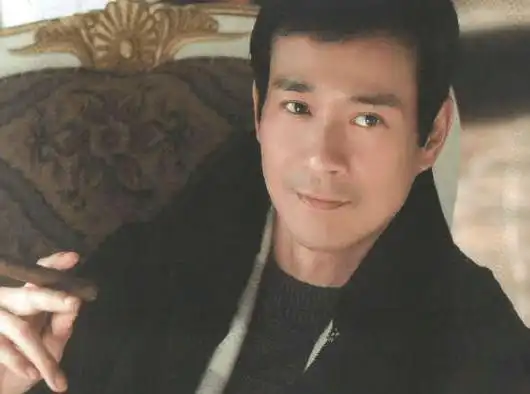 说到香港著名影星郑少秋,00后估计都不认识他!