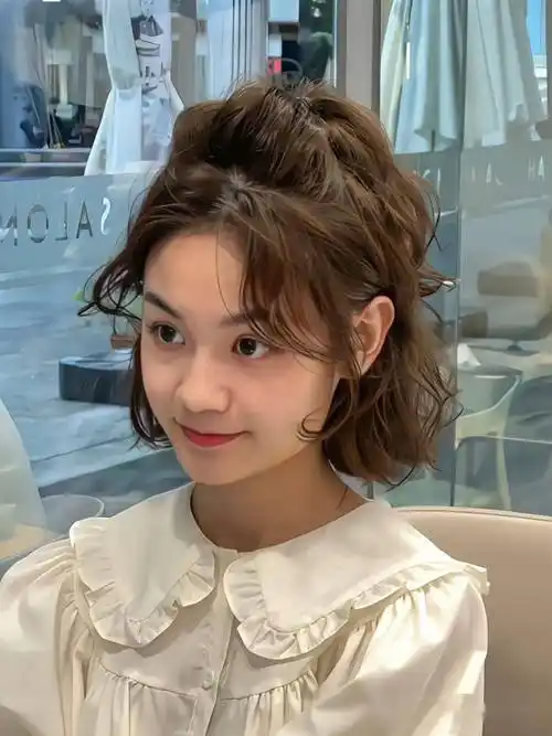 发型是指头发的长度,颜色和形状,是肉眼所能观察到的,一般分为5种类型