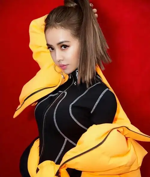 蔡依林又一次上热搜,是在她出道21周年的演唱会上,说出了一段不惧年龄