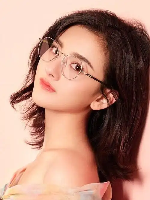 千万别小看戴眼镜女生的颜值.|脸型|妆容|圆脸_网易订阅
