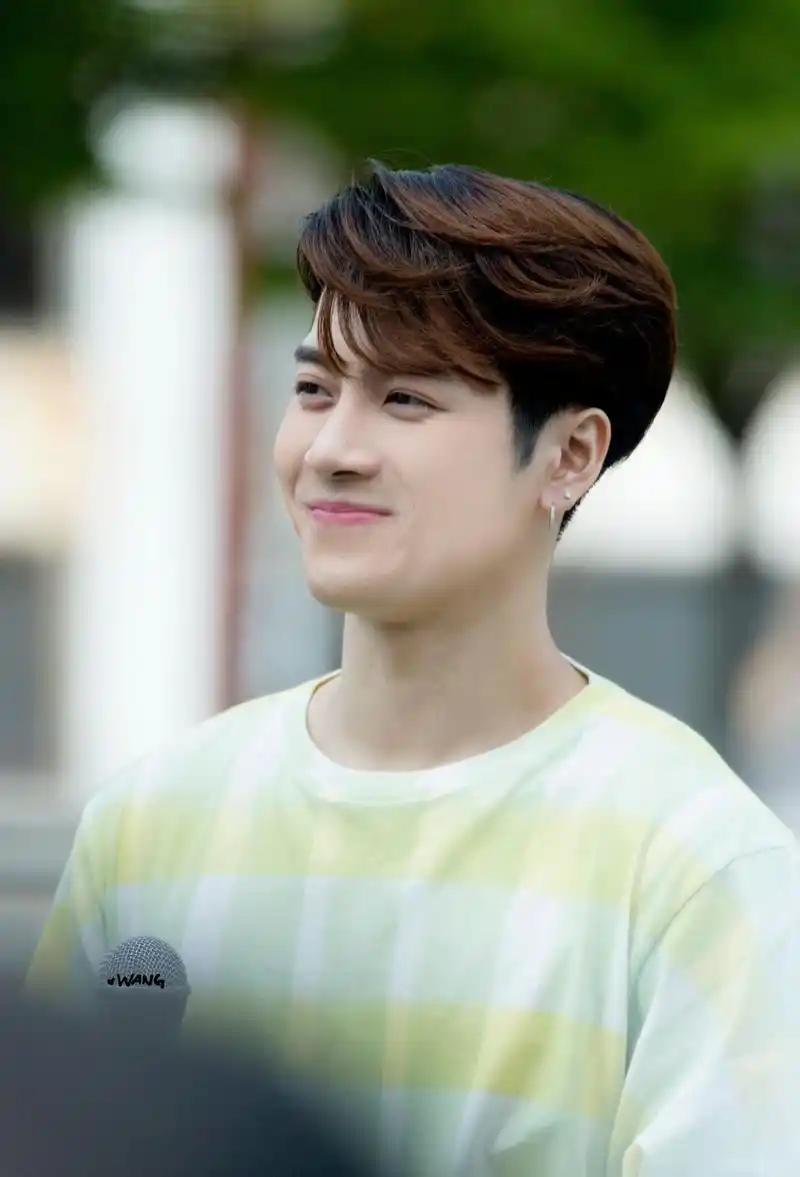 高清饭拍〓190601 mini fm 王嘉尔 高清饭拍9p, 心都融化了!