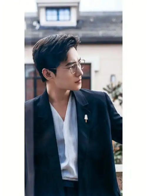 西装杨洋真是绝绝子