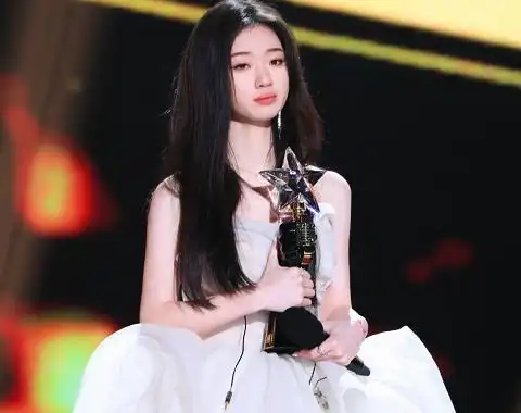 2020中国好声音年度总冠军,声音被天使吻过的女孩——单依纯,到底有多