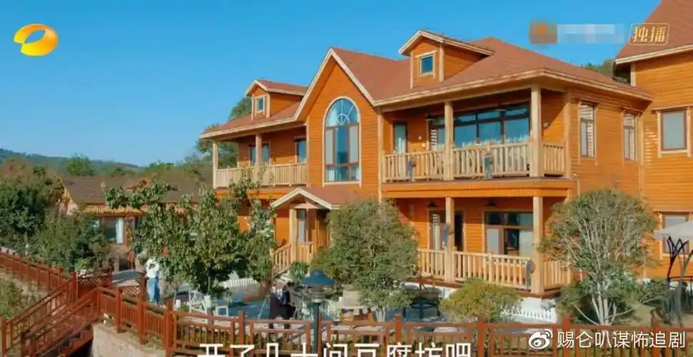 靳东新剧播出了,网友却大失所望:这样的农村还需要扶贫?