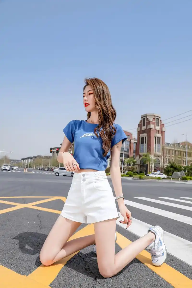 百搭神裤——白色短裤,弹力显瘦,时尚百搭.买过的小姐姐们都说 - 抖音