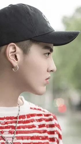 小鲜肉吴亦凡精致五官帅气写真图片
