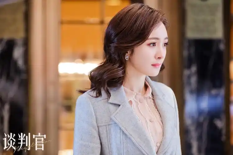 杨幂《谈判官》为爱怼势利亲戚 被赞"护夫力"超强